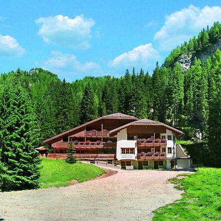 Hotel Villetta Maria Cottage Canazei Exterior photo