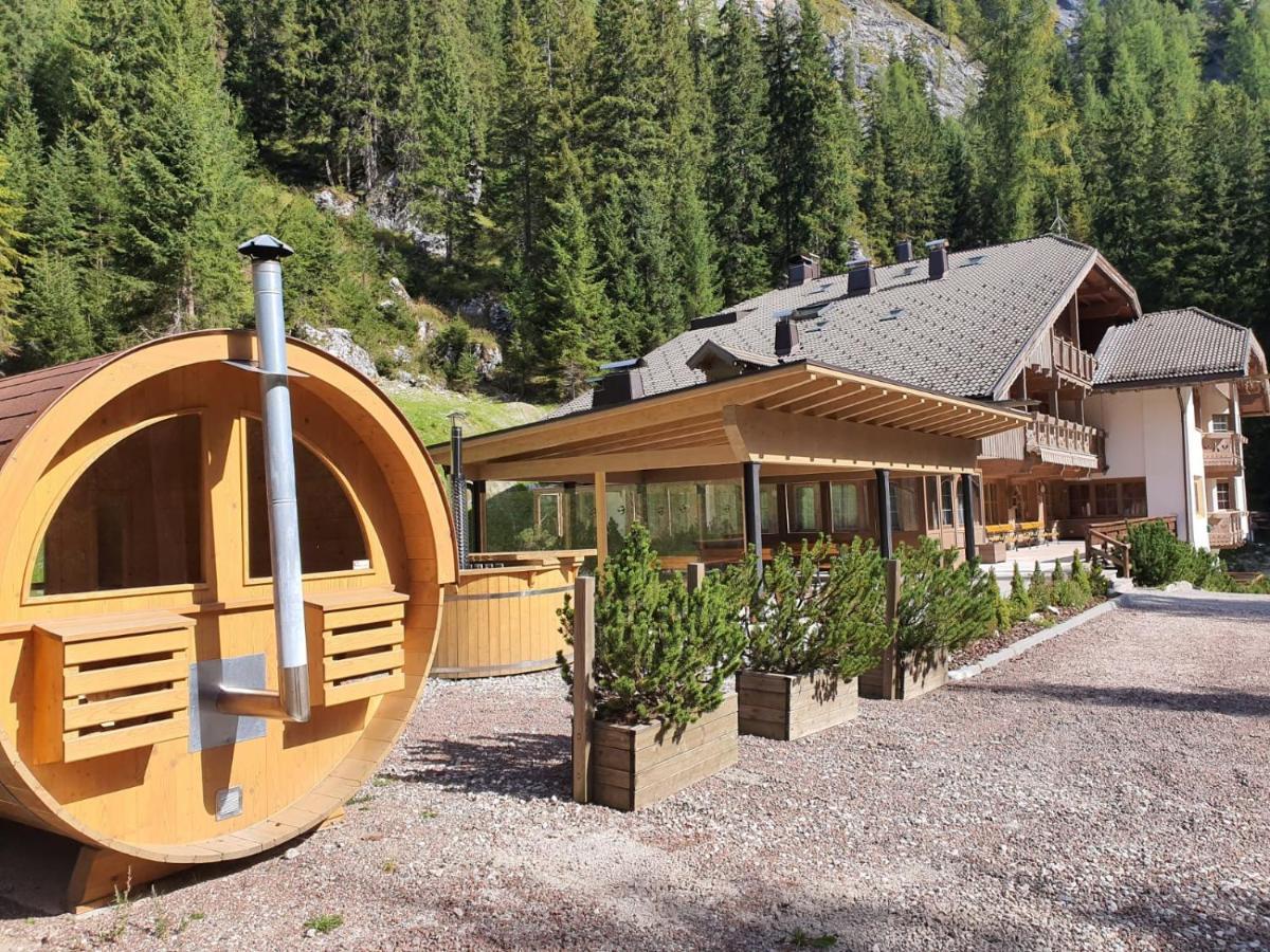 Hotel Villetta Maria Cottage Canazei Exterior photo