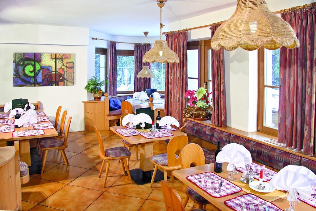Hotel Villetta Maria Cottage Canazei Exterior photo