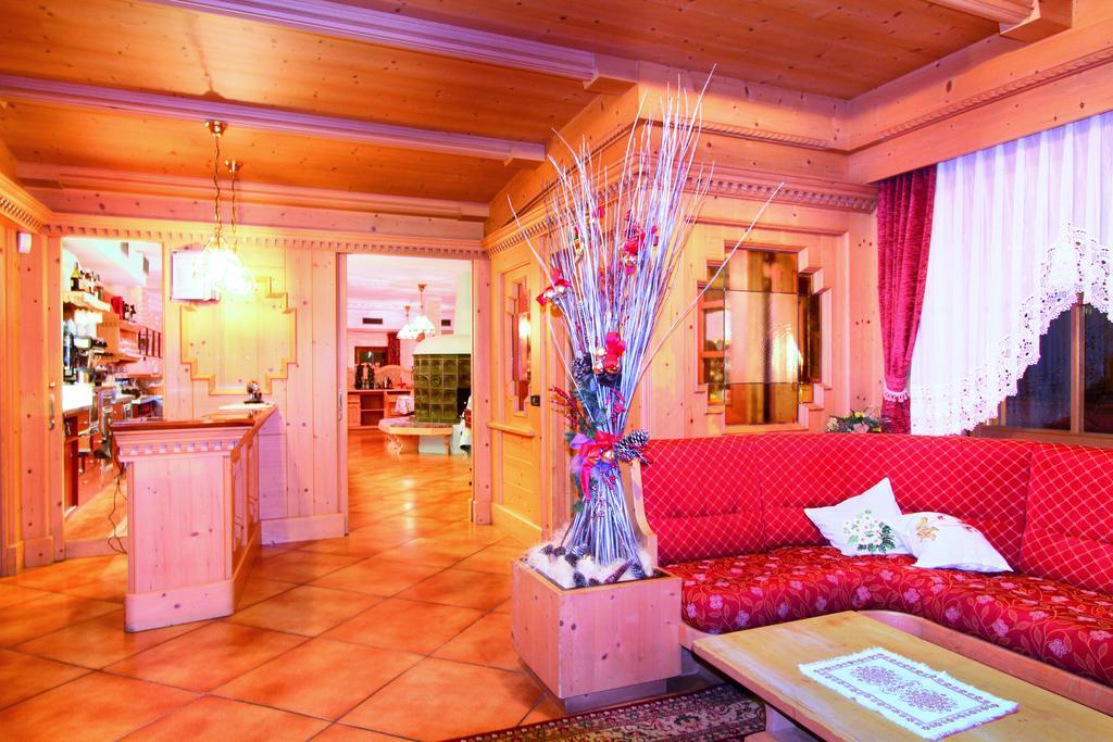 Hotel Villetta Maria Cottage Canazei Exterior photo